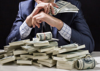 Общее состояние долларовых миллионеров выросло до $90 трлн в 2024 году