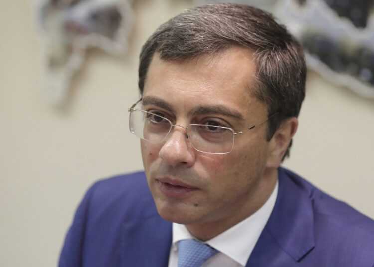 «Не будьте хипстерами»: депутат призвал россиян запастись наличными