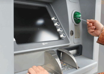 Аналитики раскрыли, какая операция в банкоматах стала самой популярной у россиян