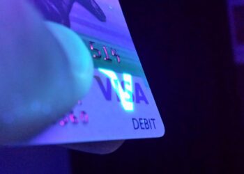 Когда Центробанк окончательно откажется от обслуживания карт Visa и Mastercard