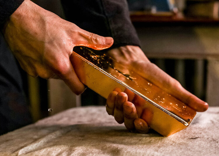 ЦБ приостановил торги акциями ЮГК из-за нестабильности