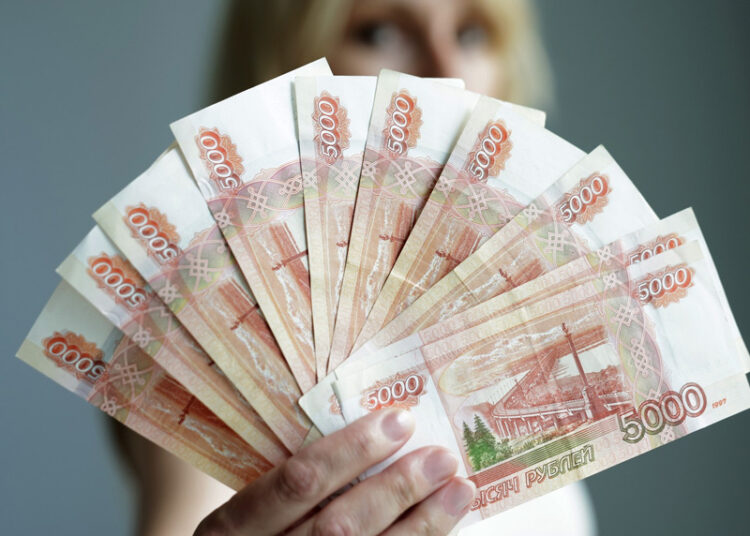 В Госдуме предложили просто так выплачивать россиянам деньги