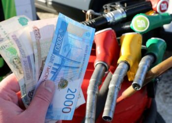 Бензин снова подорожает: сколько будем платить осенью