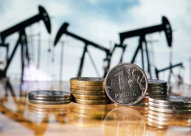 Рубль крепкий, бюджет слабый: Россия теряет нефтяные деньги