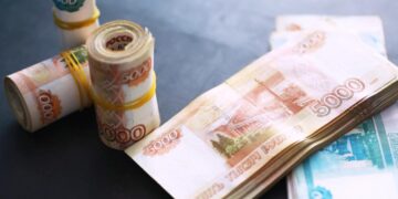 Каждый третий россиянин зарабатывает свыше 100 тысяч рублей