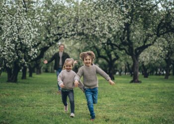 В России запускают новую выплату: деньги вернут родителям с двумя детьми