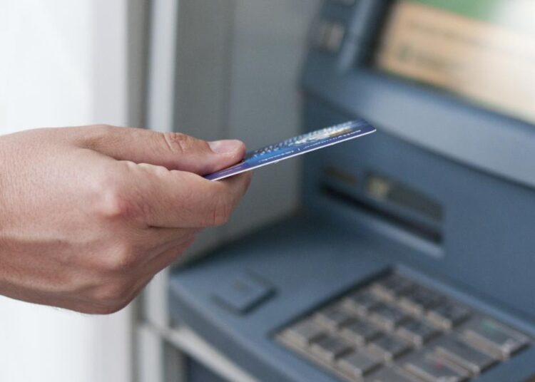 Россиянка вернула через суд 200 тысяч, которые «съел» банкомат ВТБ