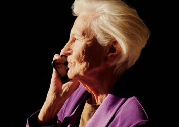 Новая схема: мошенники заставляют жертв им перезванивать