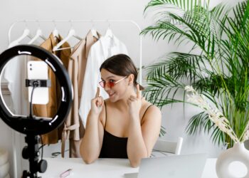 Сколько на самом деле зарабатывают российские блогеры? Цифры 2025 года удивят