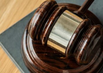 Приставы наложили арест на имущество владельцев брендов «Яшкино» и «Кириешки»