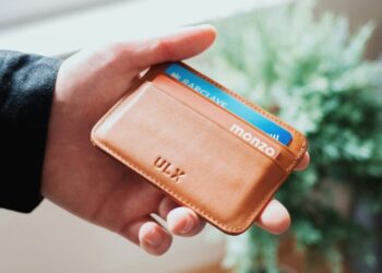 Финансовые пирамиды нового типа: россиян предупредили об опасности «карт с балансом»