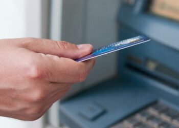 Как не попасть под блокировку банка при смене номера телефона