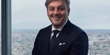 Экс-гендиректор Renault Лука де Мео возглавит компанию-владельца брендов Gucci и Balenciaga