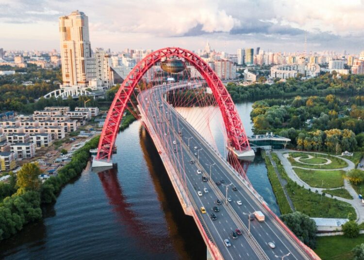 Названы регионы со средней зарплатой в 100 тыс. рублей