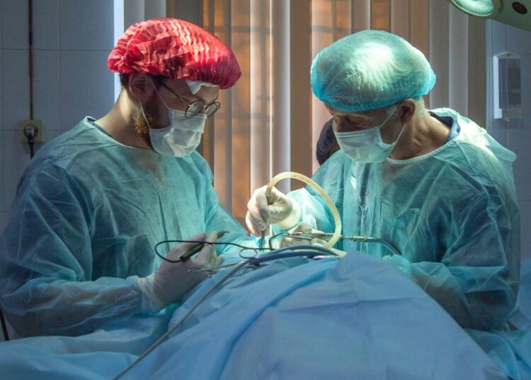 Российским медикам не придется платить налог за премию от правительства