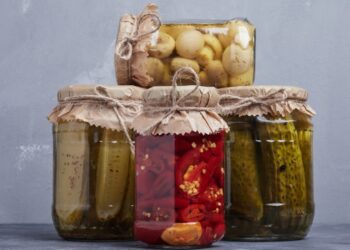Стало известно, сколько тратят россияне на домашние заготовки