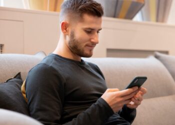 «Т-Банк» в третий раз за три дня вернулся в App Store с новым приложением