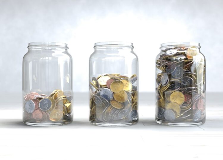 Копим на будущее: эксперт назвал идеальные правила накоплений