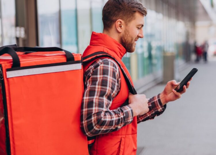 Стало известно, кем чаще всего подрабатывают российские студенты