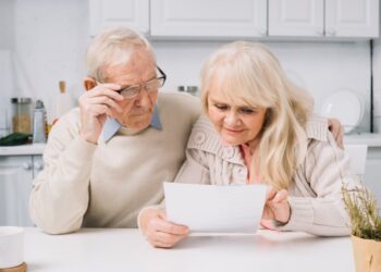 Пенсионерам рассказали, как получить доплаты ко Дню пожилого человека