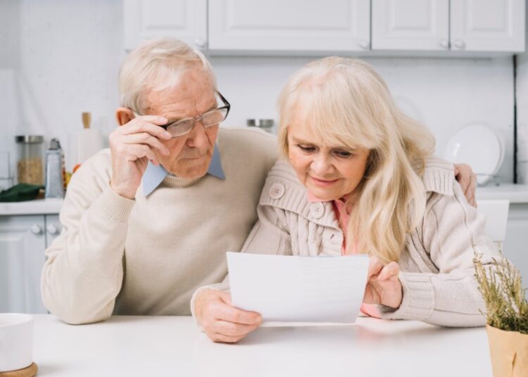 Пенсионерам рассказали, как получить доплаты ко Дню пожилого человека