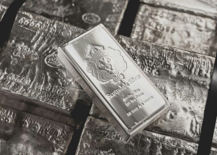 Цена серебра побила рекорд 2011 года