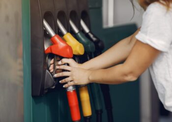 Россия продлит запрет на экспорт бензина до конца 2025 года