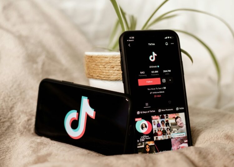 TikTok продан за $14 млрд: сделку утвердил Трамп