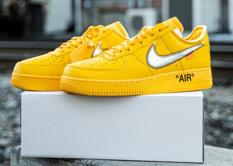 Стало известно, какие товары россияне покупают за границей чаще всего