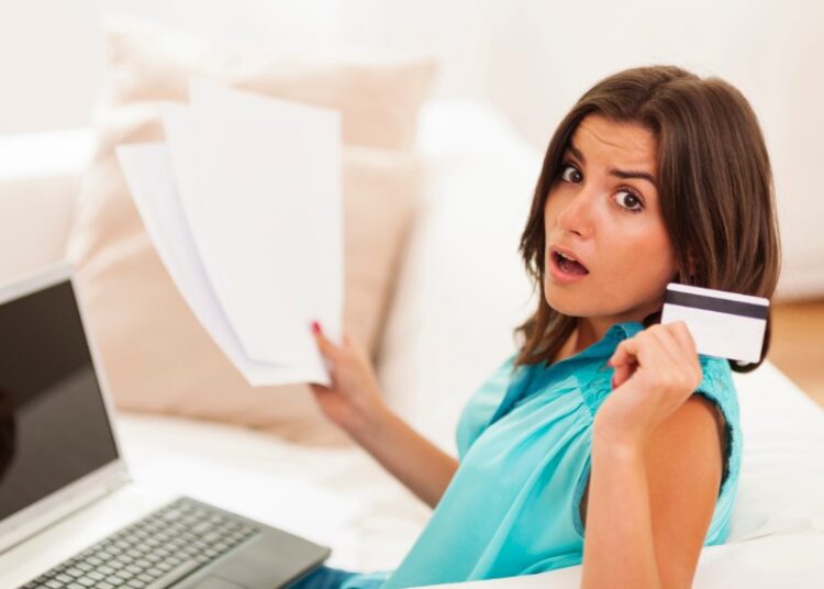 Россиянам объяснили, как оспорить ошибочные списания налогов с карты