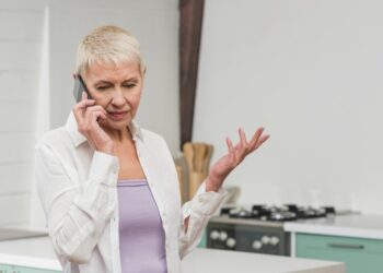 Выяснилось, у кого больше всего шансов стать жертвой телефонных мошенников