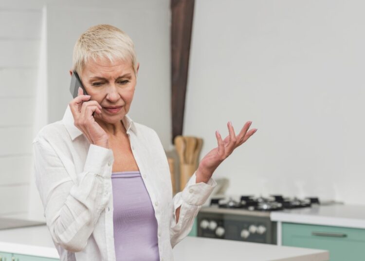 Выяснилось, у кого больше всего шансов стать жертвой телефонных мошенников