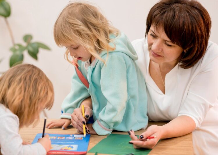 Стало известно, у кого в России самые низкие зарплаты