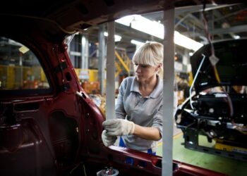 «АвтоВАЗ» перешел на четырехдневную рабочую неделю