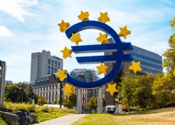 Еврокомиссия отказалась от конфискации российских активов ради Украины