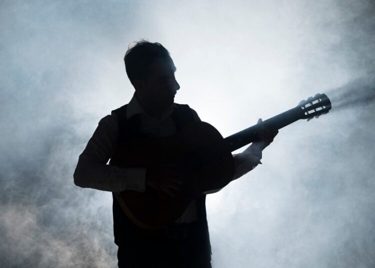 Галкину*, Земфире* и Макаревичу* повысят налог в России