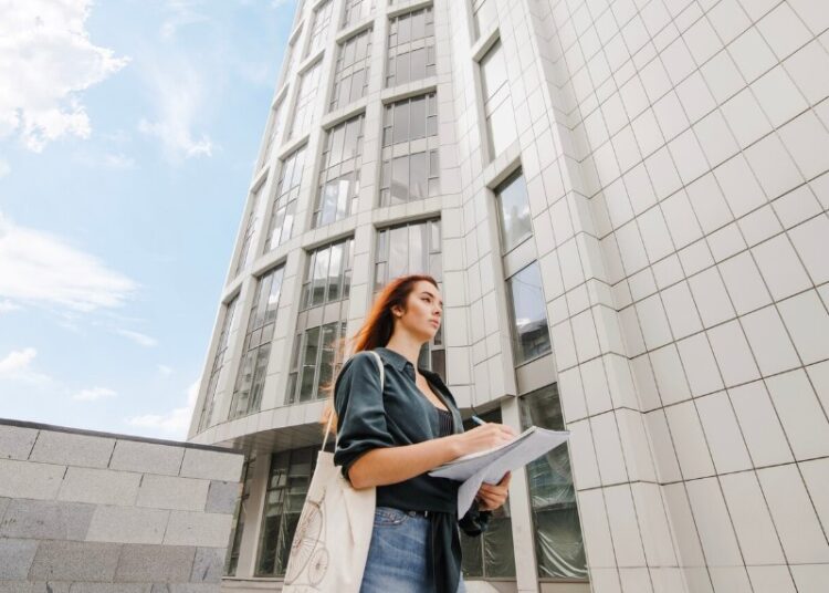 Как не потерять деньги из-за «старшего по дому»: простые правила безопасности