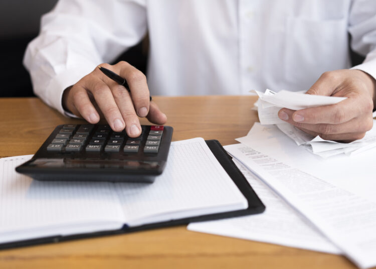 Россиянам напомнили о необходимости заплатить налог на вклады