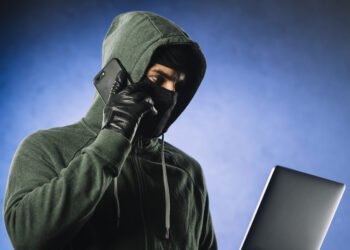 МВД предупредило о звонках мошенников с индийских номеров