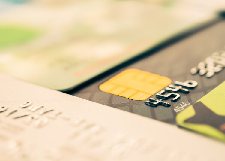 Российские банки стали обнулять балансы кредитных карт