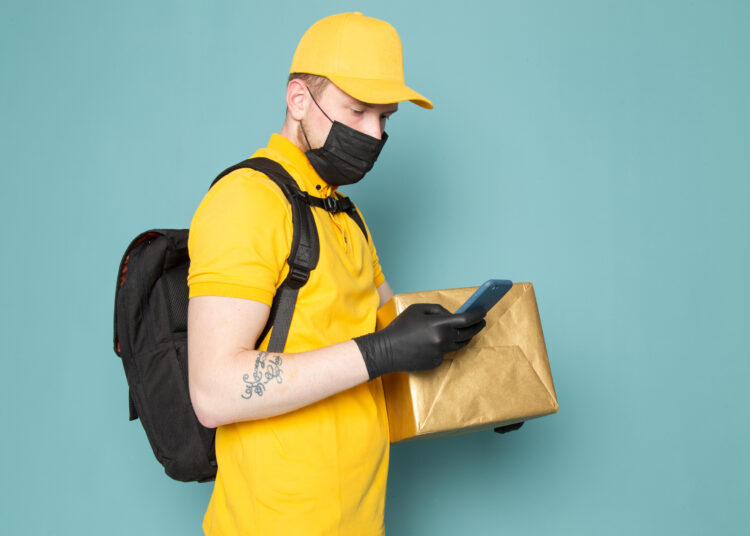 Банк России рассказал о маскирующихся под курьеров мошенниках