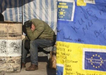 Финансовый коллапс Украины: МВФ требует девальвации гривны