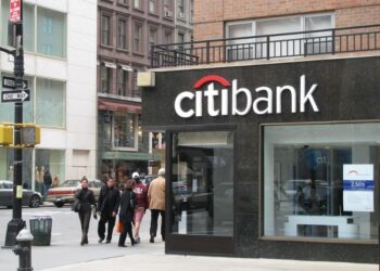 Ситибанк с 1 ноября полностью прекратит обслуживать российских клиентов