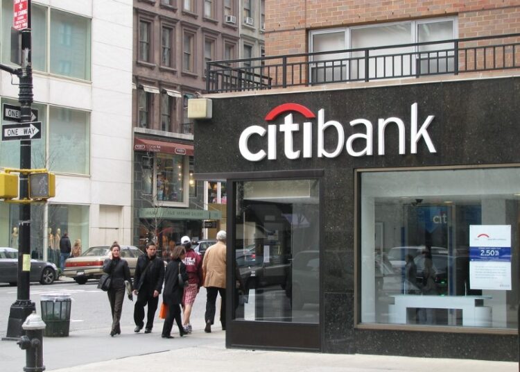 Ситибанк с 1 ноября полностью прекратит обслуживать российских клиентов