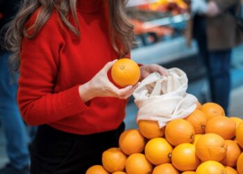 Цены на апельсины, капусту и мандарины рухнули в начале октября