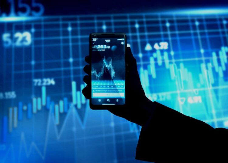 Крипторынок рухнул на $10 млрд на фоне обострения торговых отношений США и Китая