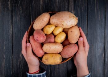 Цены на картофель в России упали ниже 40 руб. впервые за полтора года