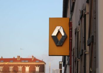Россия ввела санкции против концерна Renault