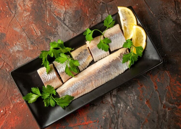 Соленая сельдь подорожала в Росси на 28% за год