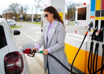 Эксперт: рост цен на топливо в России остановится в ноябре